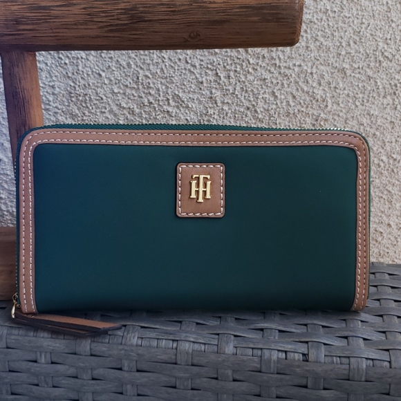 Tommy Hilfiger Handbags - NWOT Tommy Hilfiger Wallet